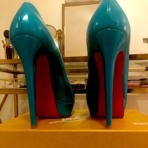 Show stopping Christian Louboutin platform pumps!